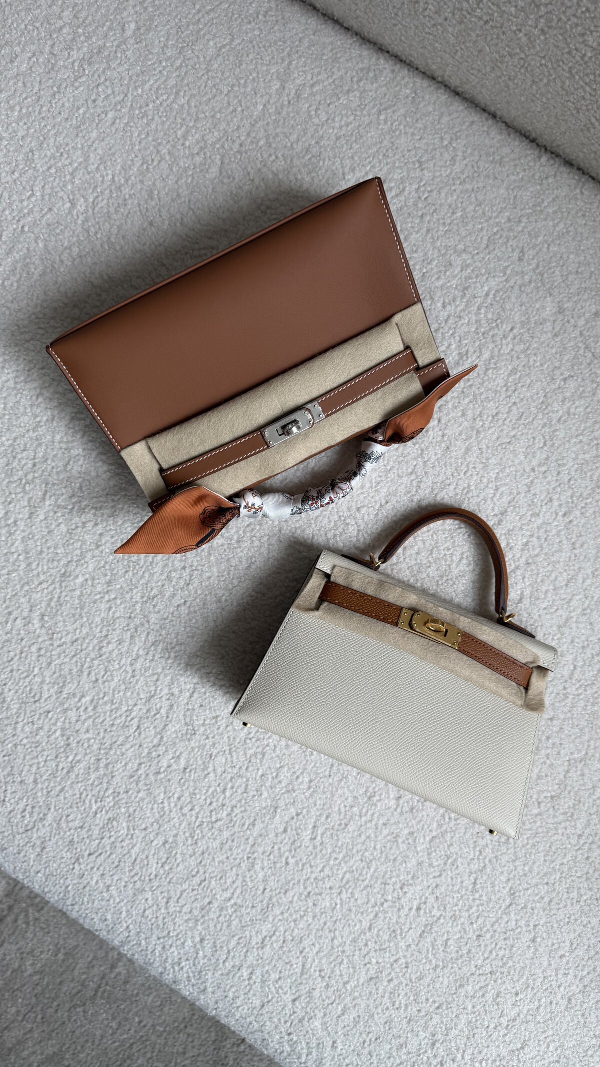 Hermès Kelly bag leather detail top view